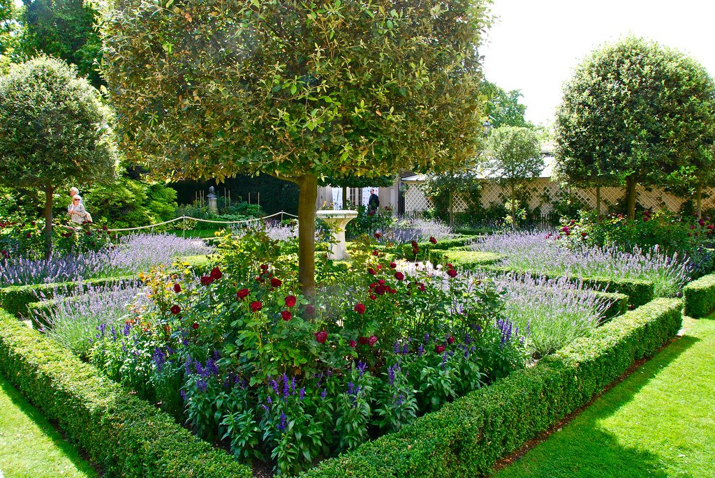 Look Inside Clarence House The Home Of Prince Charles Camilla