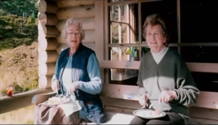 The Queen eats her lunch from a plate in her lap at Balmoral