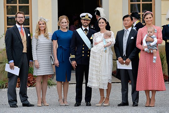 Prince Alexnader of Sweden's godparents pose for a photo at his christening. (Anders Wiklund / TT kod 10040)